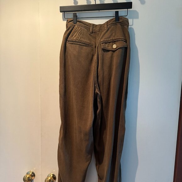 Everlane TENCEL™ Relaxed Chino in Beech - Picture 2 of 5